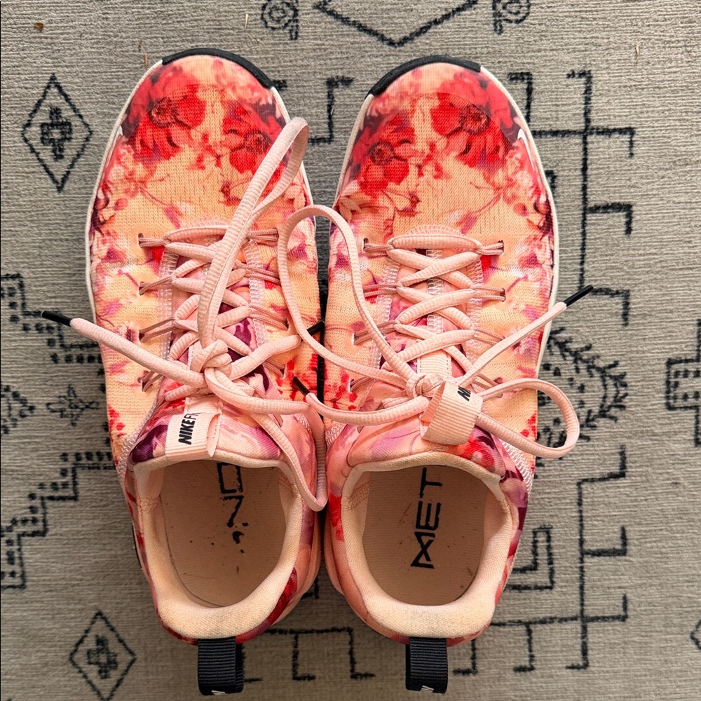 Floral Pink Athletic Shoes Nike Metcon used twice but they are too wide
